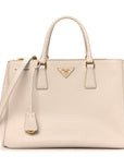 Saffiano Lux Medium Galleria Double Zip Tote Talco