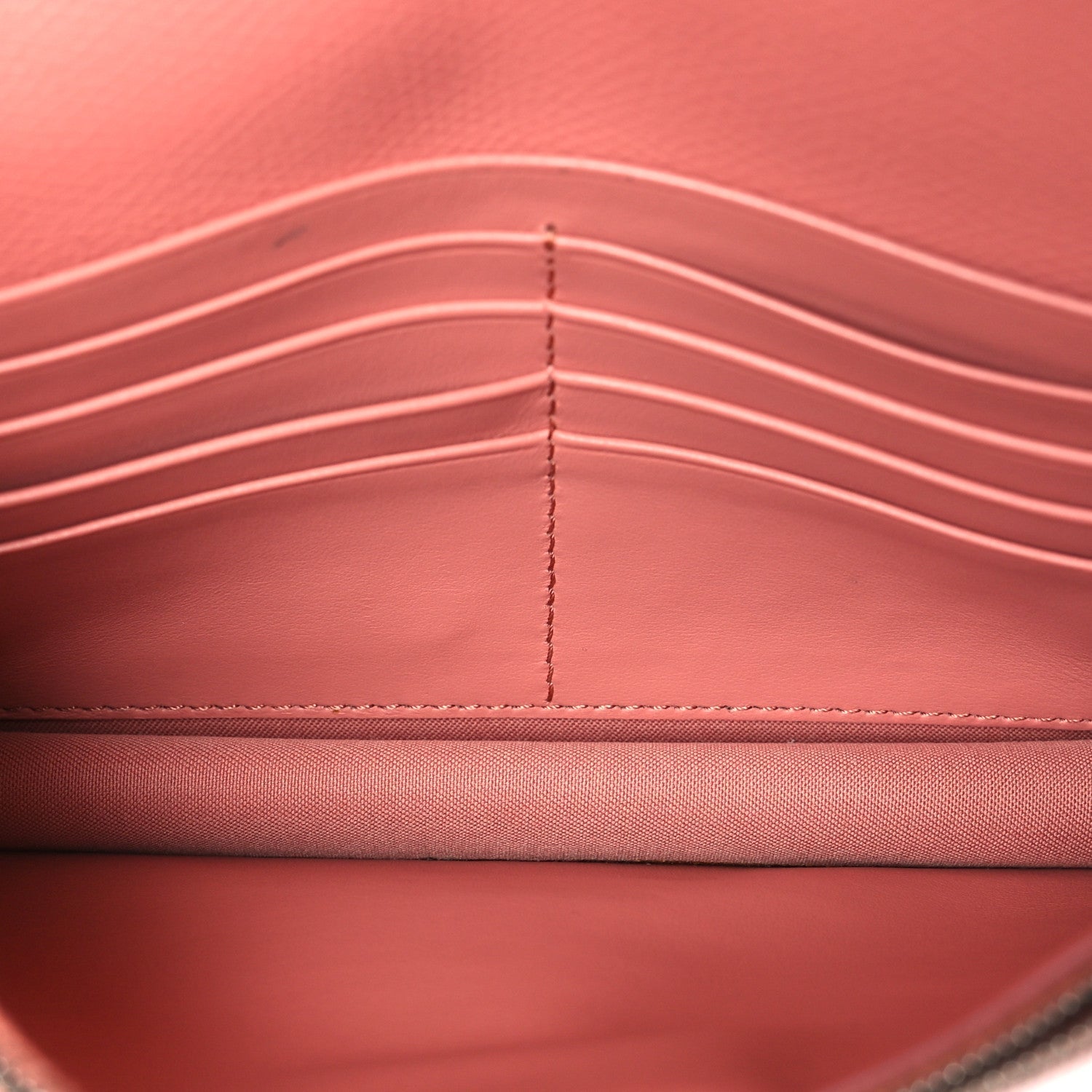 Vitello Cruise F is FNDI Medium Envelope Wallet on Chain Macaron