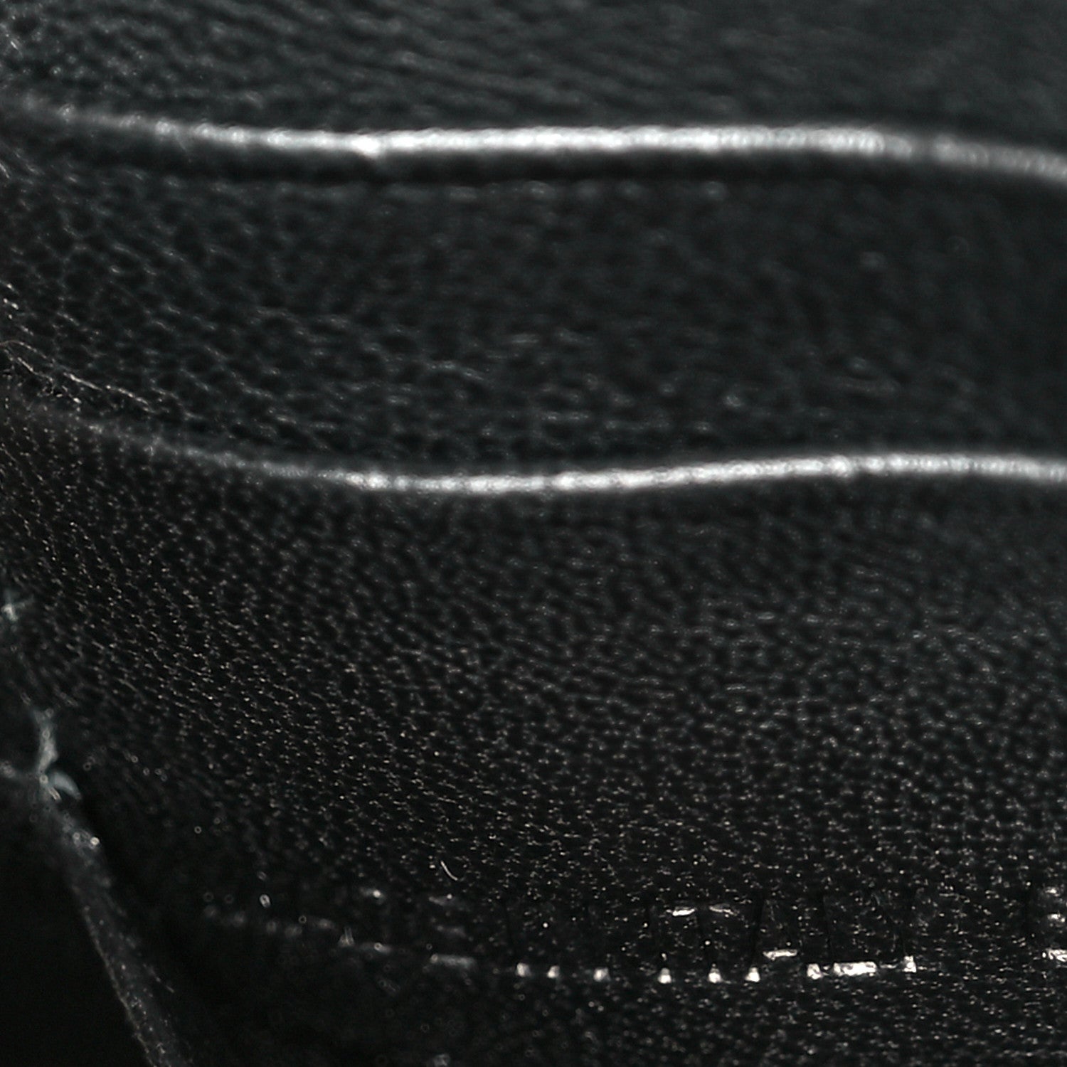 Shiny Calfskin Monochrome Crocodile Embossed Hourglass Chain Bag Black