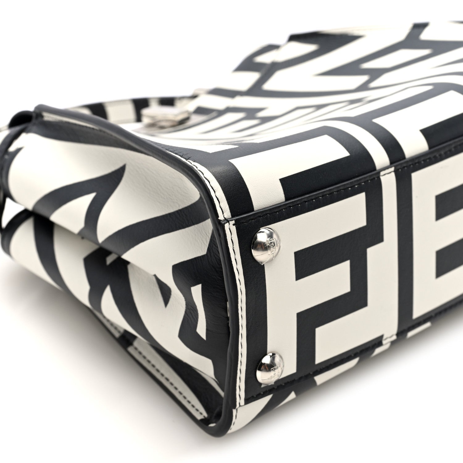 X MARC JACOBS Nappa Mini Peekaboo I SEE U Satchel Black White