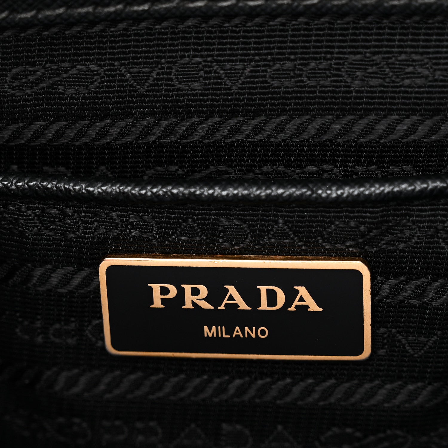 Saffiano Medium Galleria Double Zip Tote Black