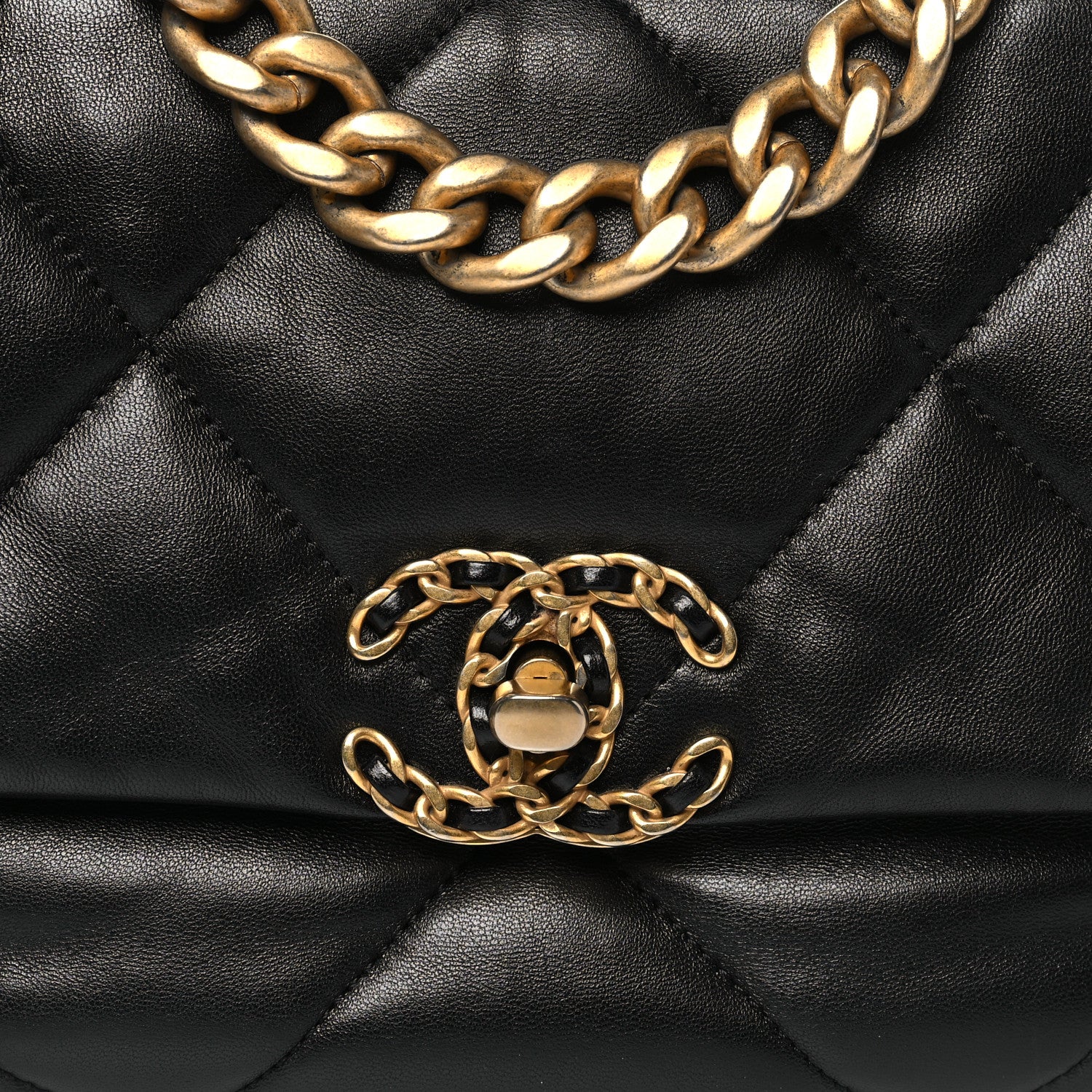 Lambskin Quilted Medium CHNL 19 Flap Black