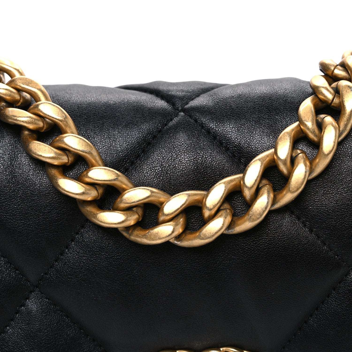 Lambskin Quilted Medium CHNL 19 Flap Black