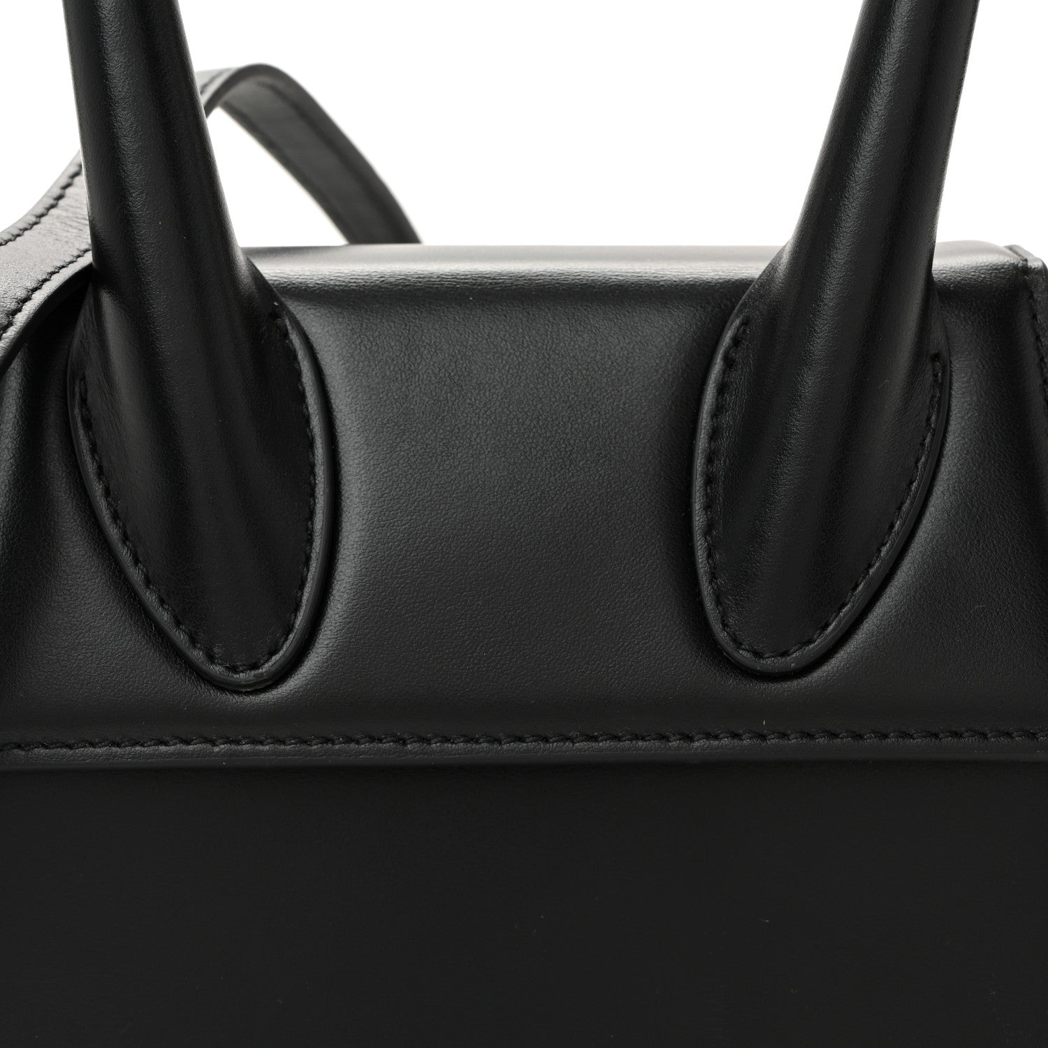 Smooth Calfskin Le Chiquito Moyen Black