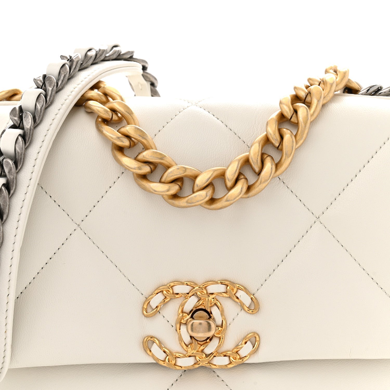 Goatskin Quilted Medium CHNL 19 Flap White