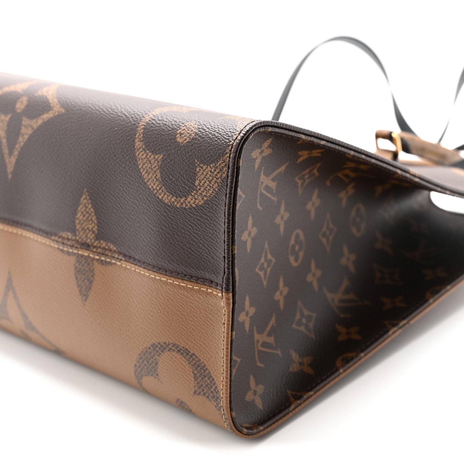 Reverse Monogram Giant Onthego MM