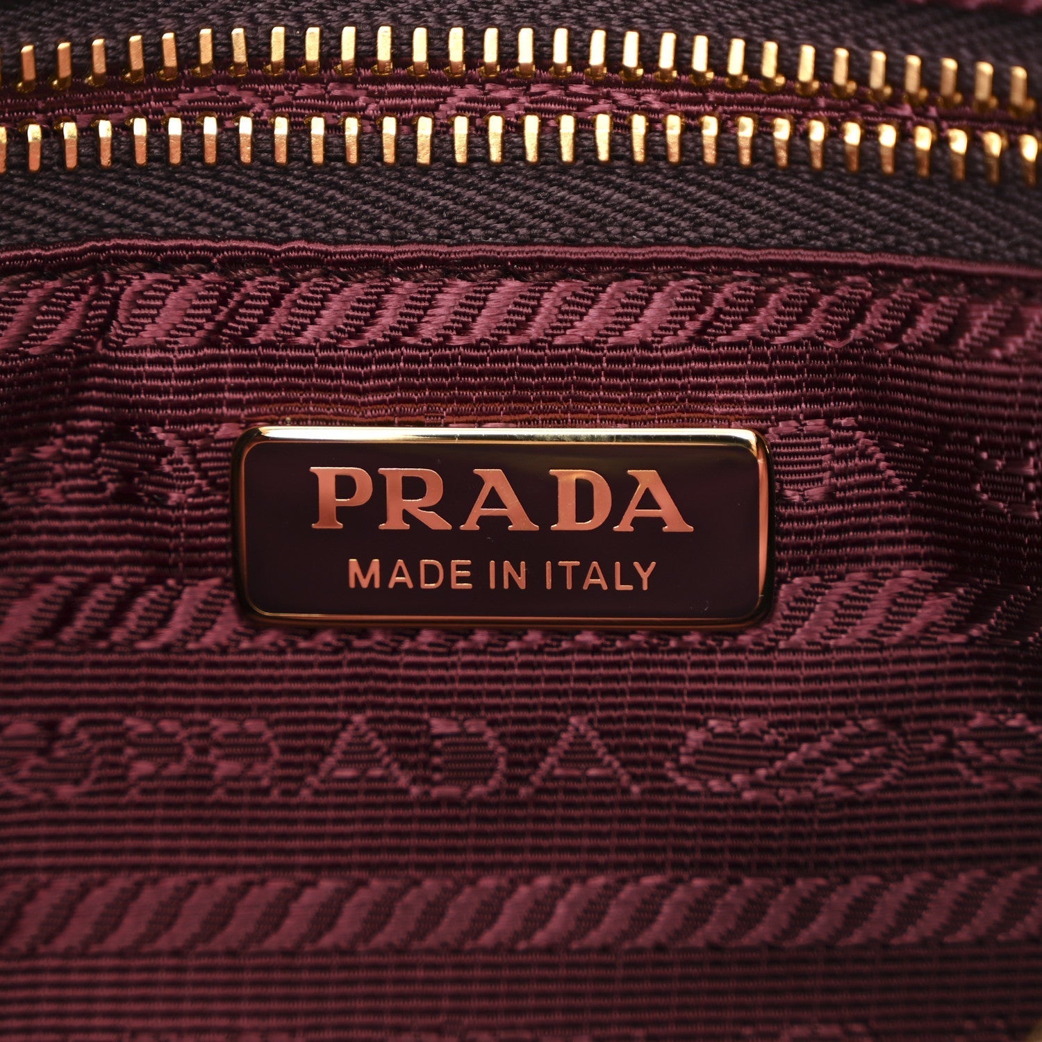 Velvet Mini Re-Edition 2005 Shoulder Bag Red