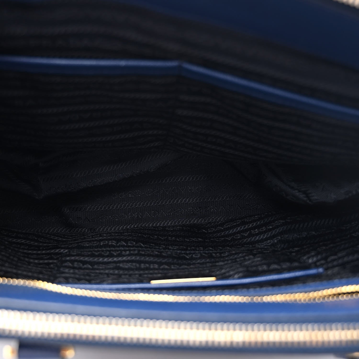 Saffiano Lux Medium Galleria Double Zip Tote Bluette
