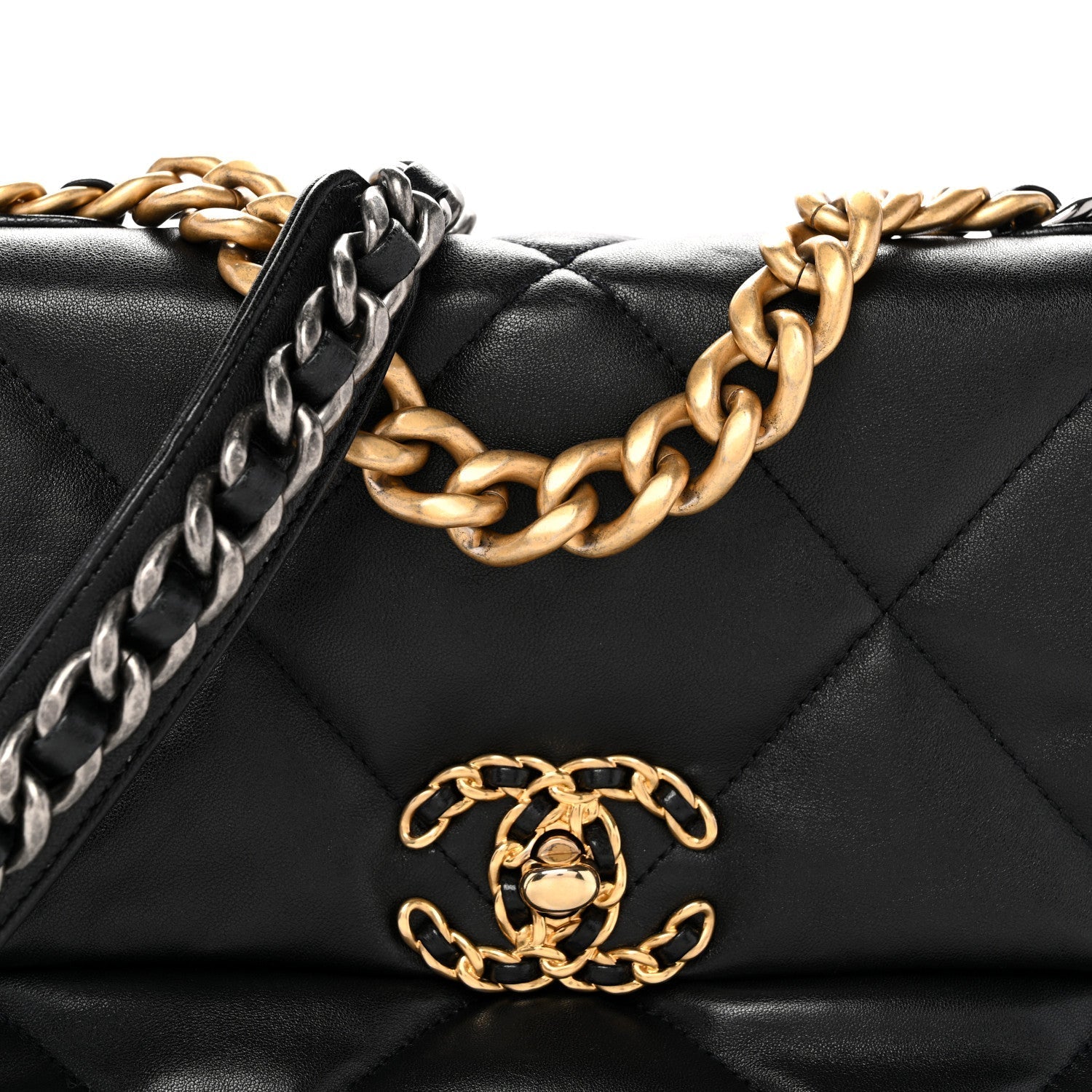 Goatskin Quilted Medium CHNL 19 Flap Black