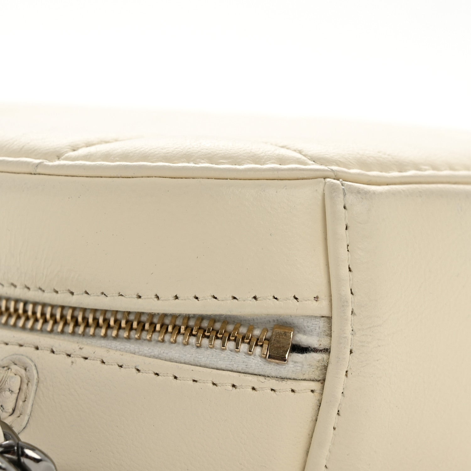 Lambskin Quilted CHNL 19 Round Clutch With Chain White