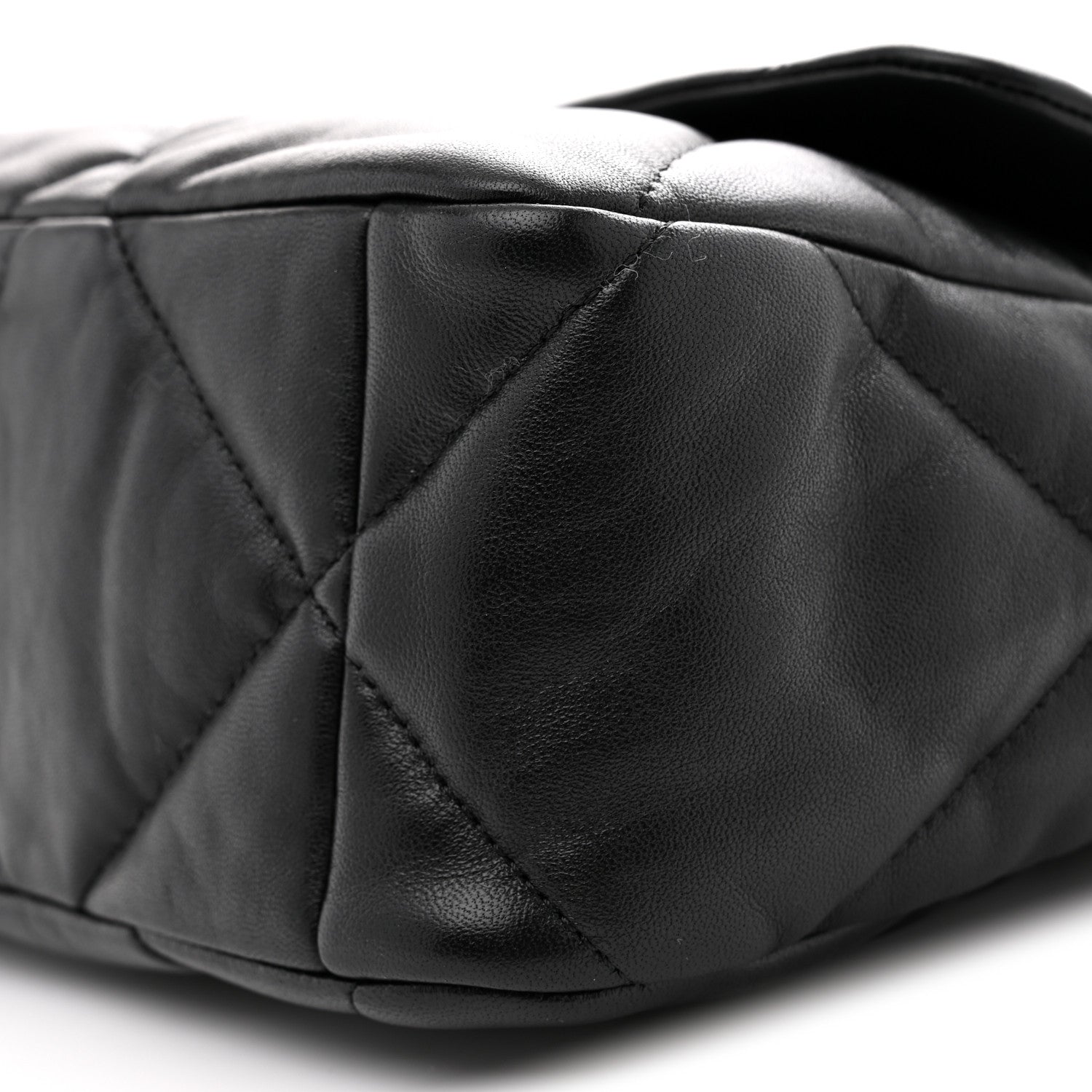 Lambskin Quilted Large CHNL 19 Flap Black