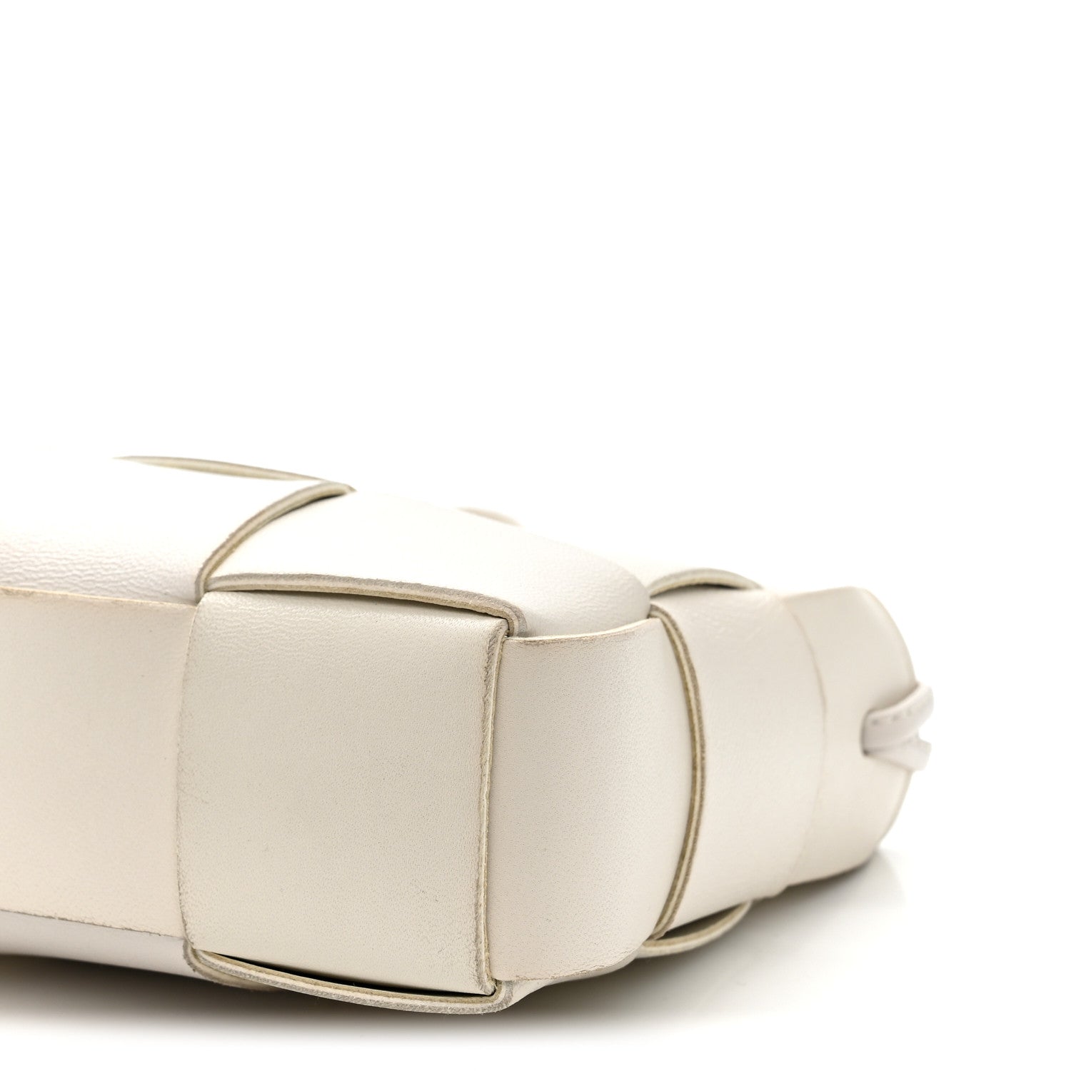 Calfskin Maxi Intrecciato Cassette Pouch On Strap Chalk