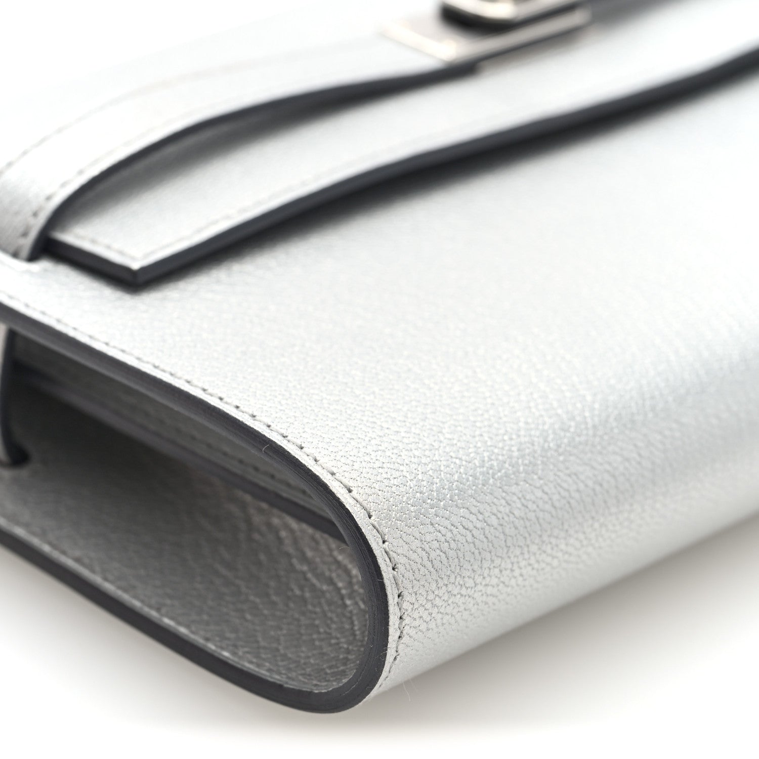 Metallic Chevre Chamkilight Kelly Wallet To Go Argent