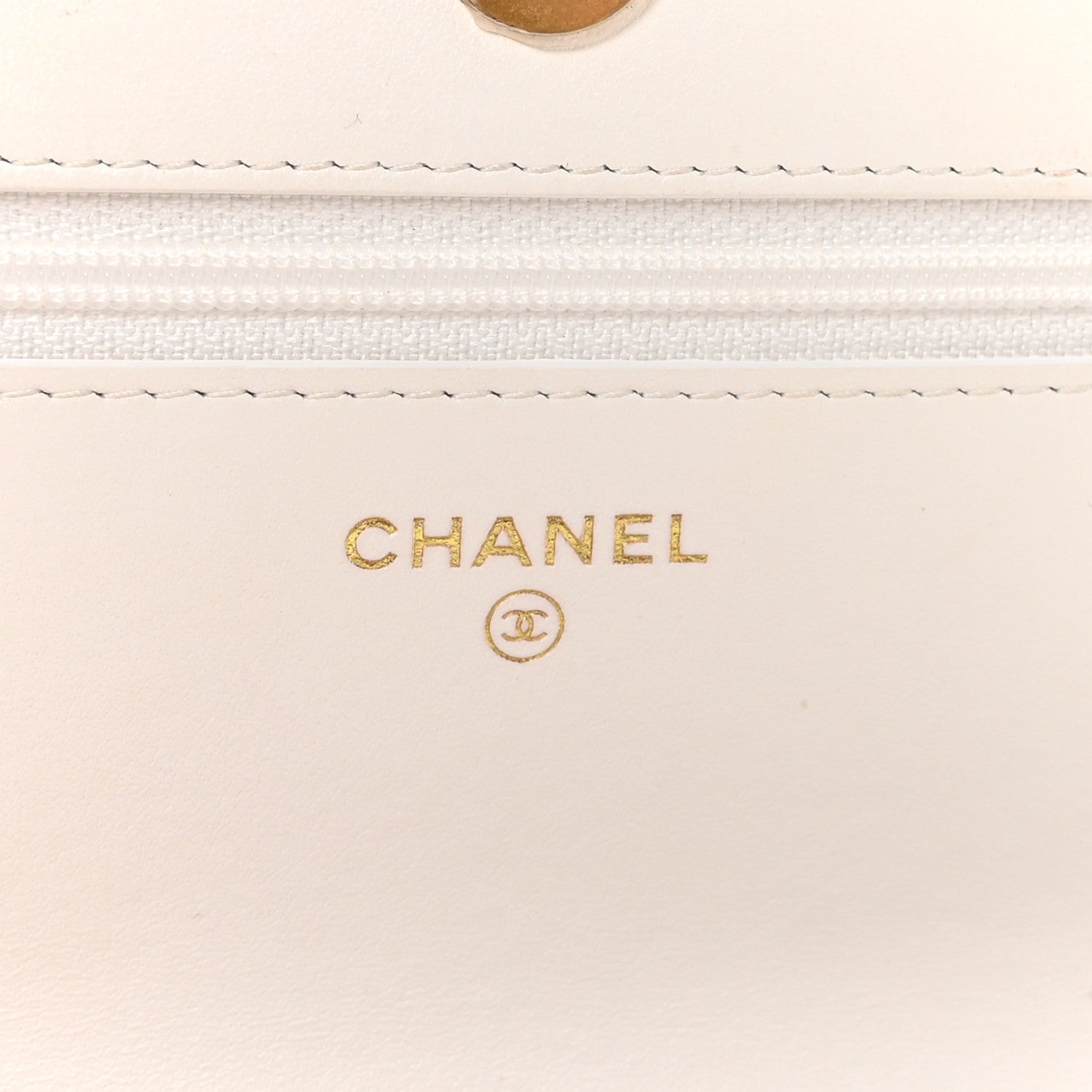 Shiny Crumpled Calfskin Quilted CHNL 19 Wallet On Chain WOC White