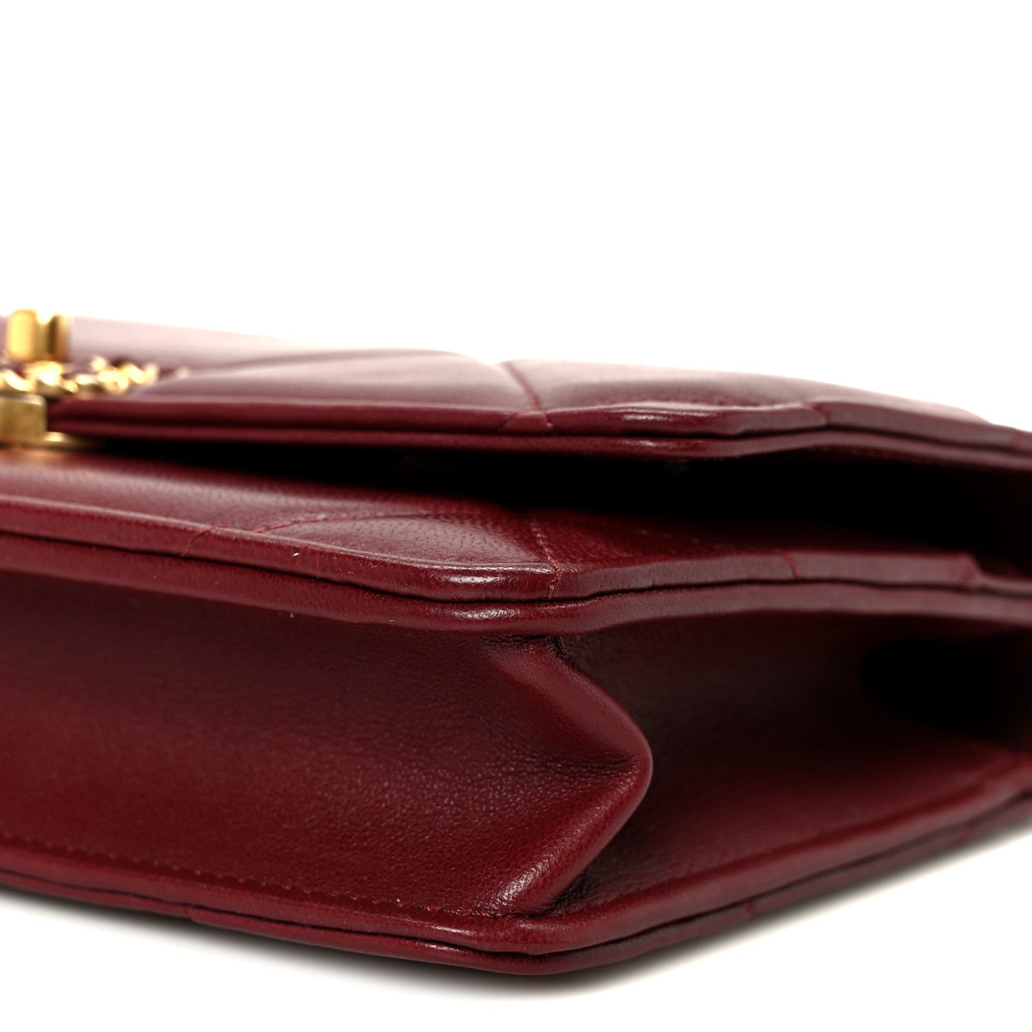 Lambskin Quilted CHNL 19 Wallet On Chain WOC Burgundy